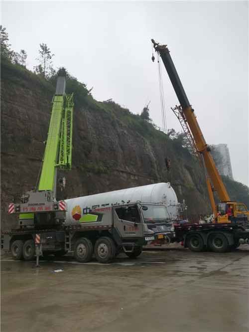 章丘区“不怕风雨冻”—— 吊车的 “恶劣环境适应” 技术