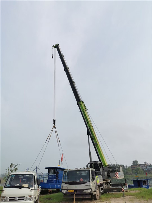 章丘区桥梁建设吊装案例